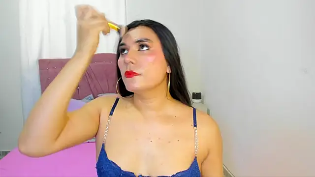 yourlatina emely online show from March 4, 8:35 pm