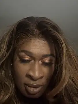 PreddiParis00 online show from March 11, 9:35 am