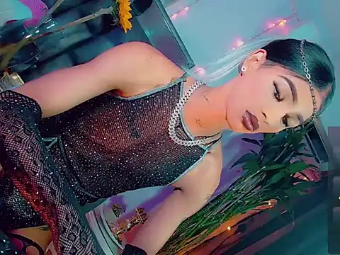 agathaferrer3 online show from April 18, 7:58 pm