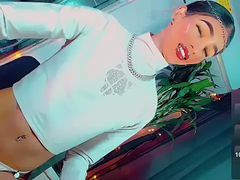 agathaferrer3 online show from April 25, 7:34 am