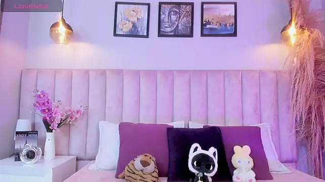 Tracy lee  online show from March 27, 8:32 pm