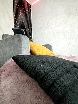 Isis Hot   online show from April 23, 11:29 am