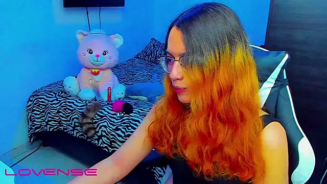 lillykittyyy online show from April 13, 3:21 am