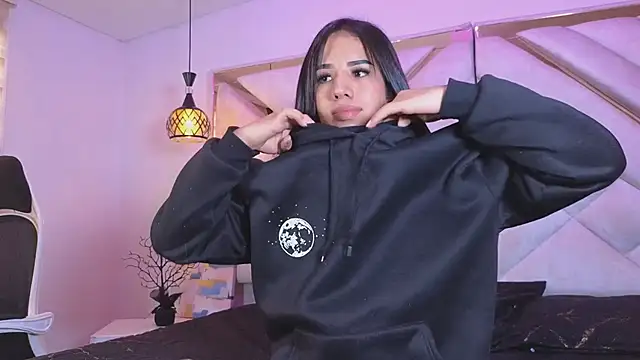 zoevg online show from March 31, 12:51 pm