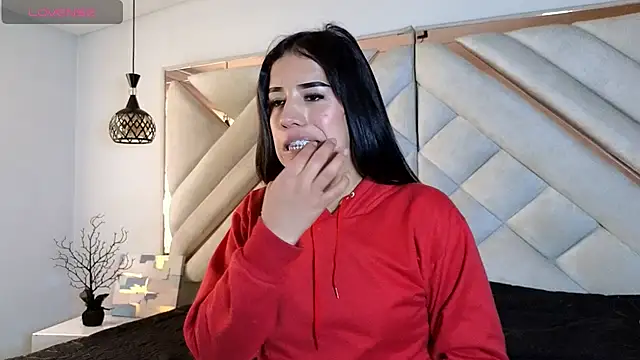 zoevg online show from April 21, 12:56 pm