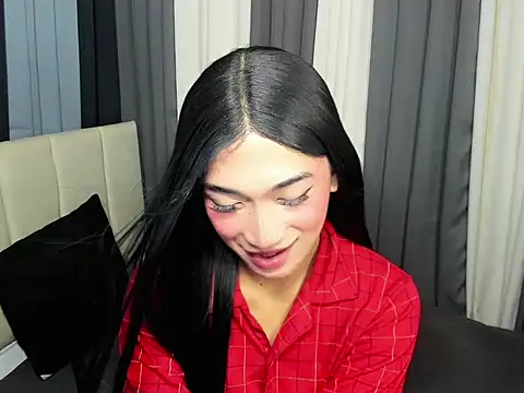 FyangFoxx online show from May 5, 6:25 pm