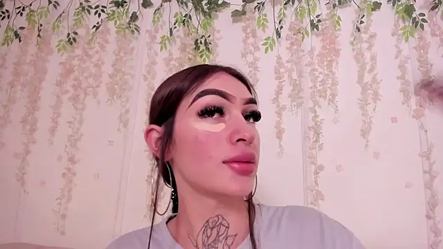 lizz lunna online show from March 25, 10:14 pm