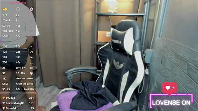 KrazzyElliot online show from March 3, 5:42 pm