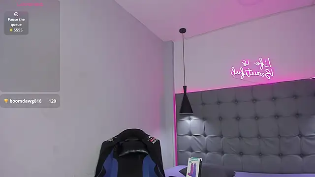 scarletcherry18 online show from March 26, 3:21 am