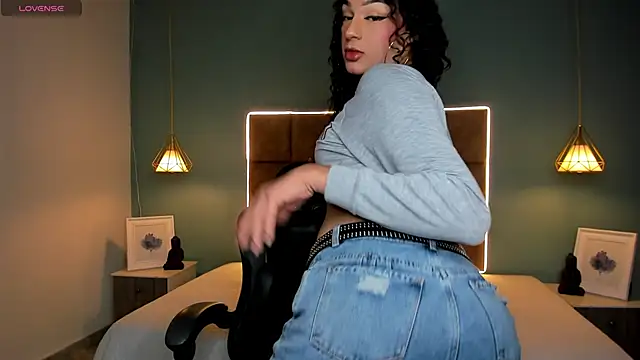 scarletcherry18 online show from April 7, 3:29 am