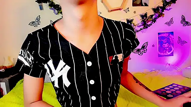 Miss-Saraii online show from April 13, 2:32 pm