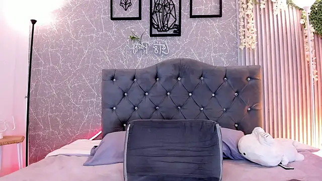 lana gill1 online show from April 24, 7:06 pm