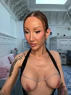 Allana29 online show from August 4, 7:20 pm