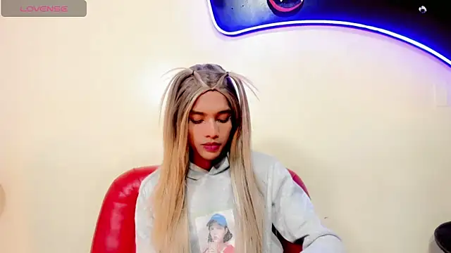 Samantha Ortega  online show from April 16, 10:38 am