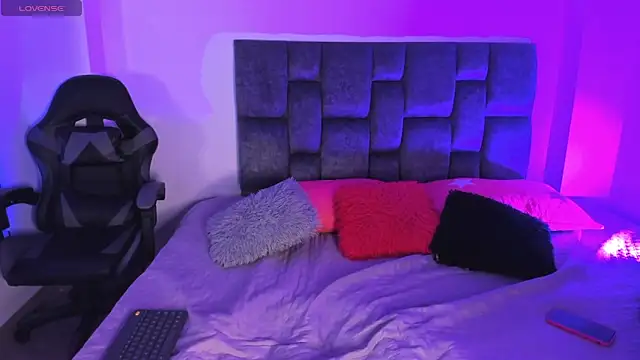 Isabella Moon9 online show from April 24, 12:30 pm