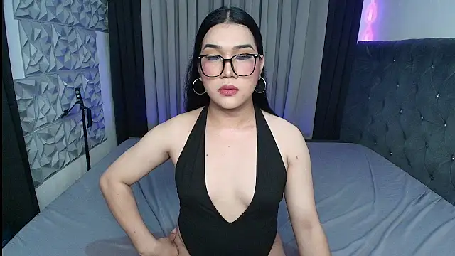 Avery West online show from April 25, 1:26 pm