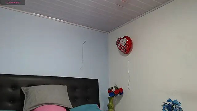 kaylaMinov  online show from March 20, 7:15 pm