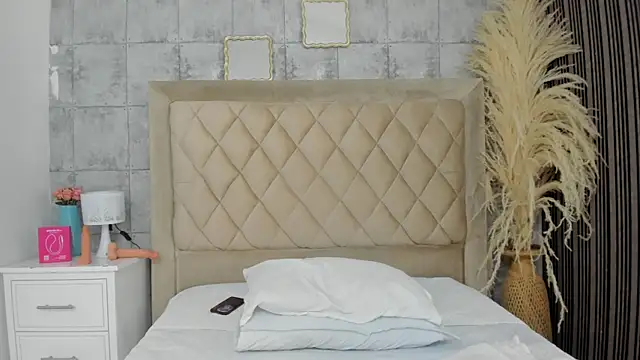 CleoFoxx  online show from April 1, 1:41 pm