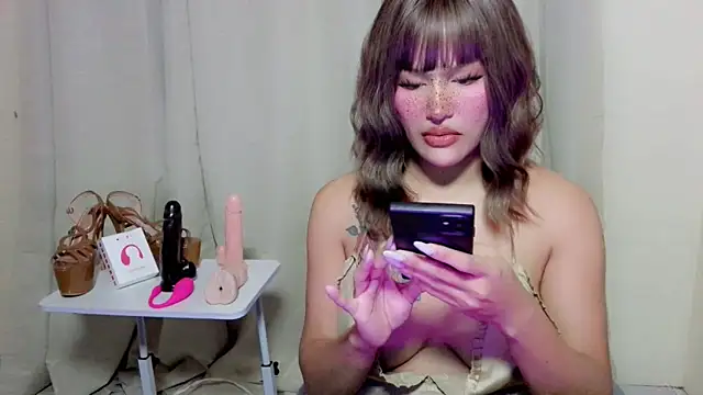 ChloeAsian online show from June 8, 8:47 am