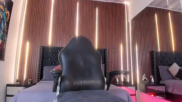 Viannca   online show from April 14, 6:40 am