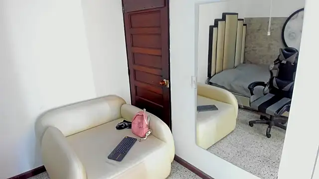 Philipp-Jones online show from February 25, 1:15 pm