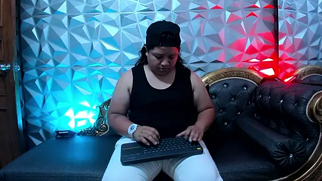 Carolina-Lenon online show from March 7, 8:48 pm