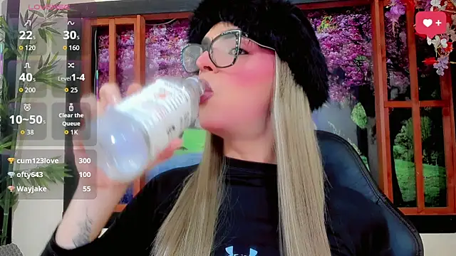 Maddye Fox online show from April 7, 7:26 pm