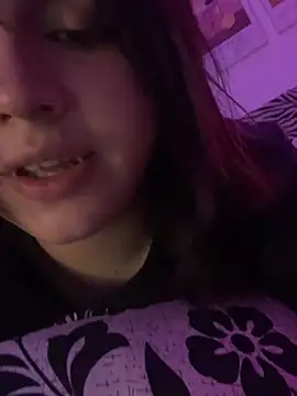 Daniellesins1 online show from April 3, 5:50 am