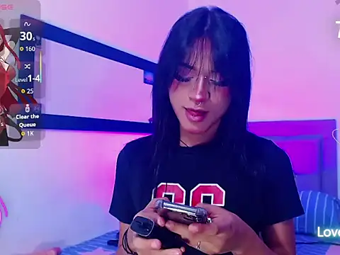 moonlyvelvet online show from March 27, 5:32 am