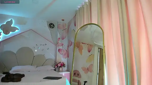  AdharaSkinny online show from March 7, 8:04 pm