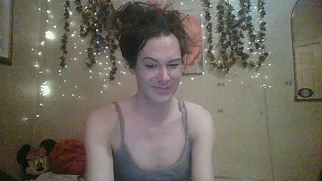 sillymillie4 online show from April 10, 8:58 pm