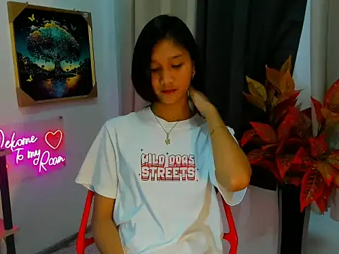 littlemikay online show from February 17, 6:10 am