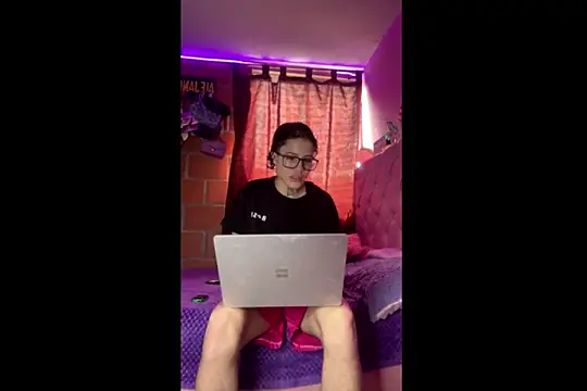 Ale cuzz online show from April 21, 7:53 pm