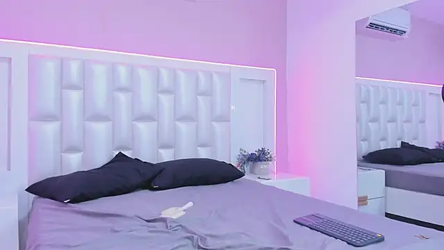 Liia Collins online show from April 18, 7:58 pm