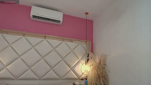 Liia Collins online show from June 5, 5:41 pm