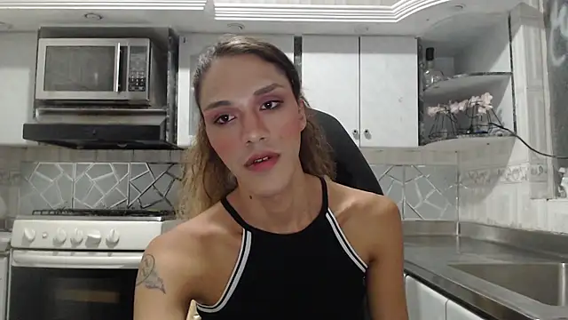 CrisOzzz online show from April 18, 11:05 pm