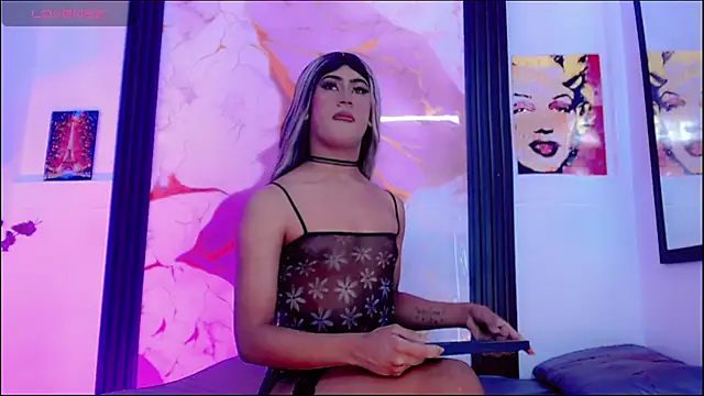 Emma Boms online show from April 7, 11:44 am