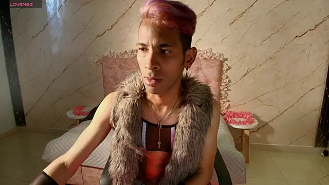 monserrat petite online show from March 8, 2:20 pm