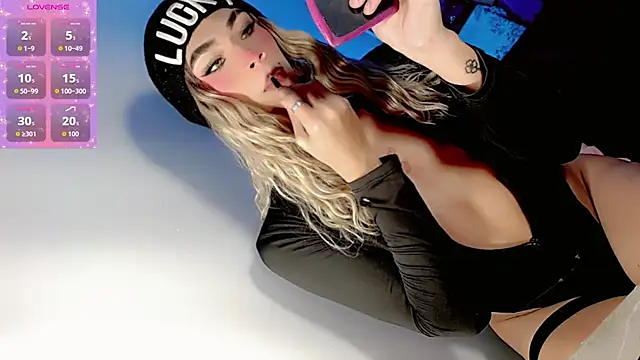 khloe Gils online show from April 13, 11:20 pm