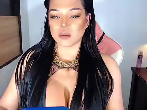 CyraHasABigCock online show from July 17, 8:31 am
