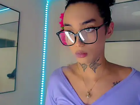 Darianna A online show from April 17, 9:49 pm