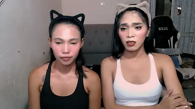 Dinosaur Cock online show from April 18, 7:07 pm