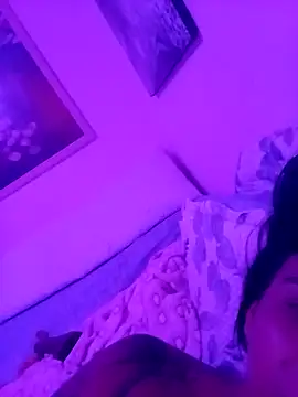 Yasmin Almeida online show from May 4, 9:31 pm