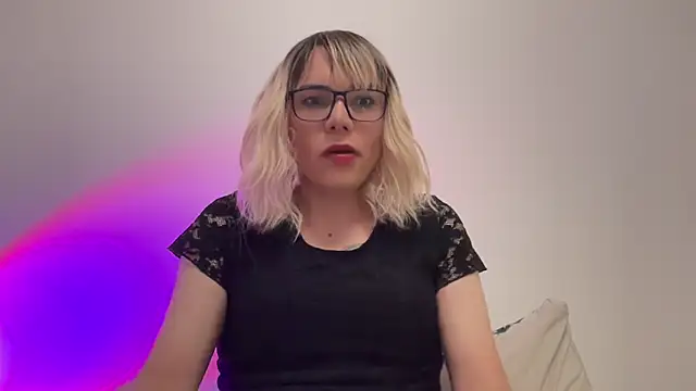 nikki trans fun online show from May 18, 4:45 pm