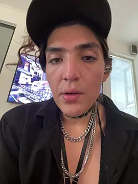 Tr3sL3ch3sss online show from July 20, 7:27 pm