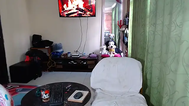 Sashaferrari2000 online show from April 23, 2:19 pm