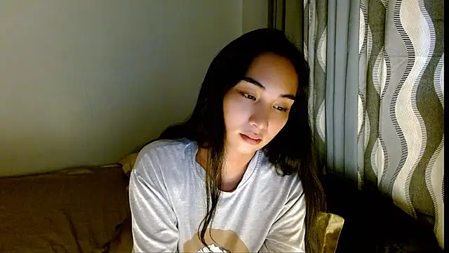 SweetLilly 18 online show from April 10, 6:30 am