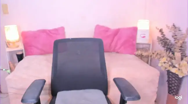 Snapshot of AmazingDREAMGirl chatting on March 14, 11:50 am AmazingDREAMGirl online show from March 14, 11:50 am