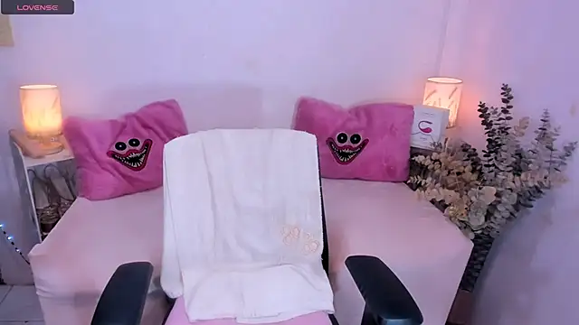 Snapshot of AmazingDREAMGirl chatting on September 19, 8:03 pm AmazingDREAMGirl online show from September 19, 8:03 pm