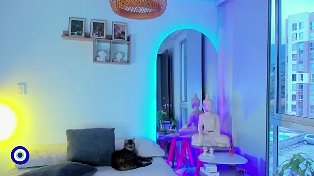 Angel Peach online show from March 12, 2:00 pm